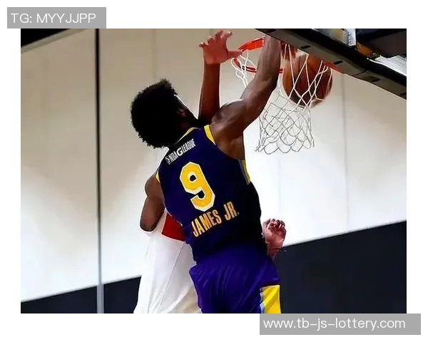 布朗尼发光耀眼,联盟今日数据震撼全场——15分8助攻4篮板3抢断彰显全面天赋